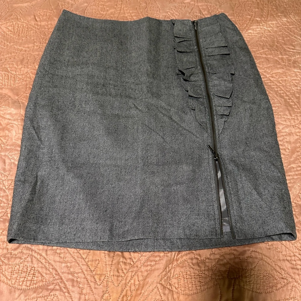 Banana Republic gray wool zip front pencil skirt with ruffle size 10